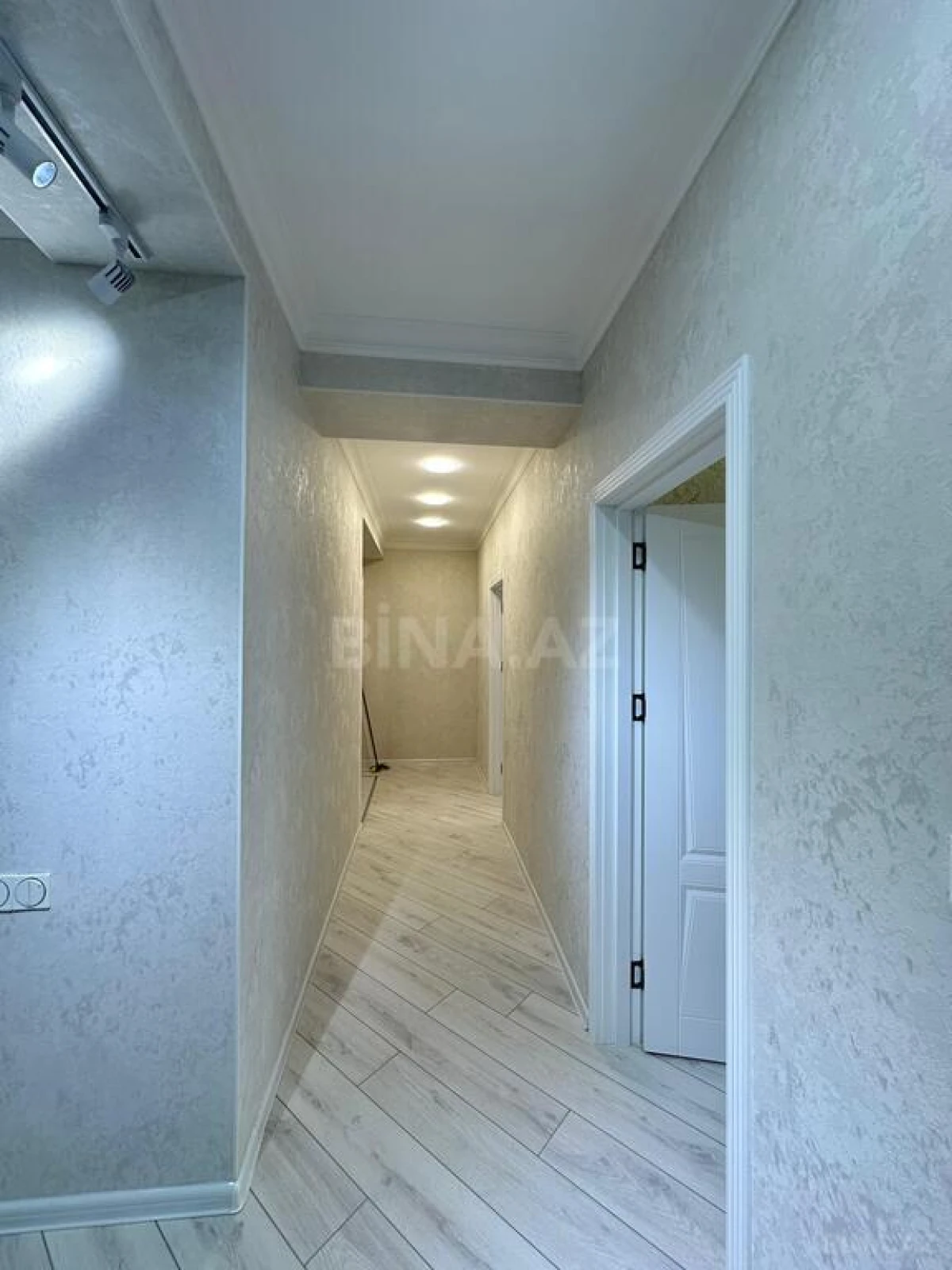 Satılır 2 otaqlı mənzil 83 m²