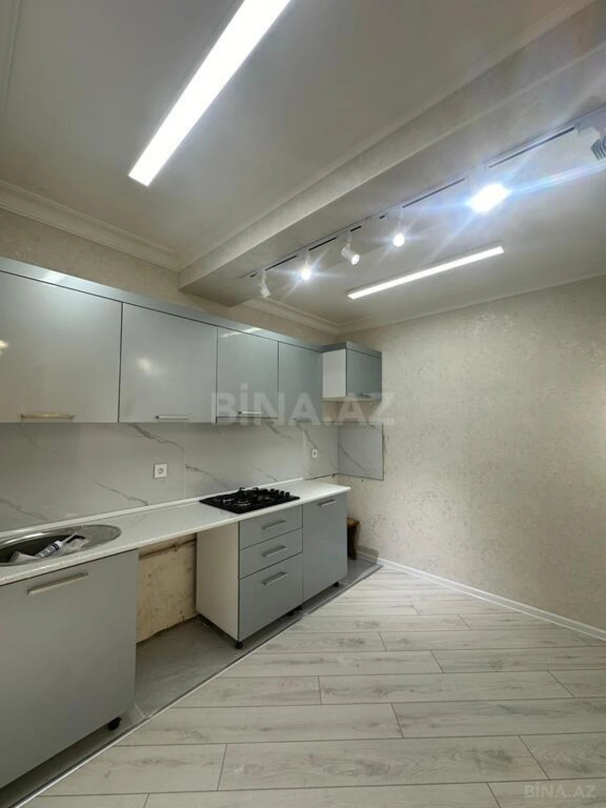 Satılır 2 otaqlı mənzil 83 m²