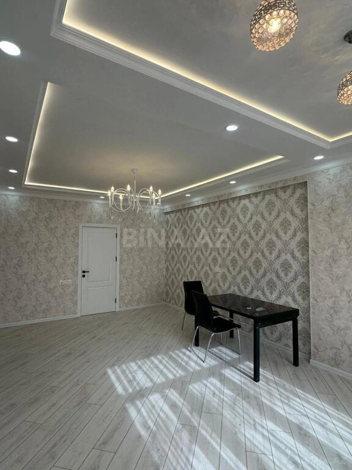 Satılır 2 otaqlı mənzil 83 m²