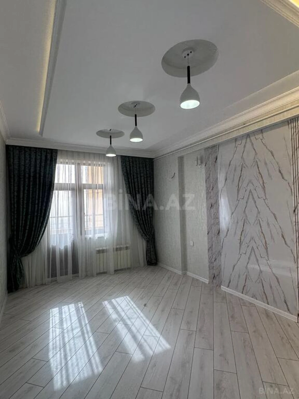Satılır 2 otaqlı mənzil 83 m²