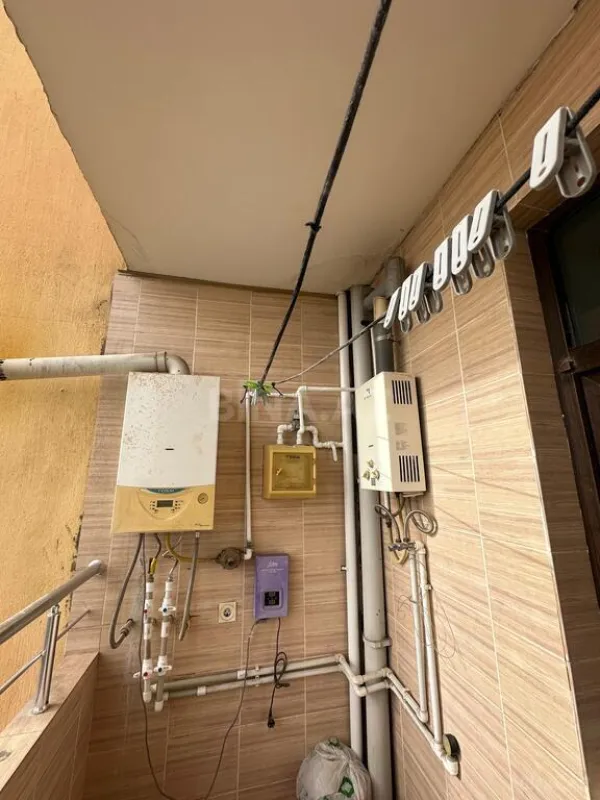 Satılır 2 otaqlı mənzil 83 m²