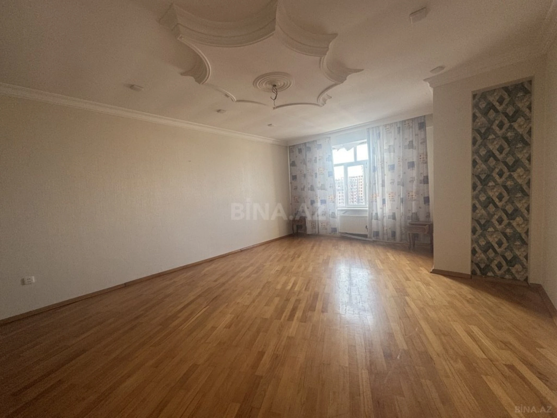 Satılır 2 otaqlı mənzil 104 m²