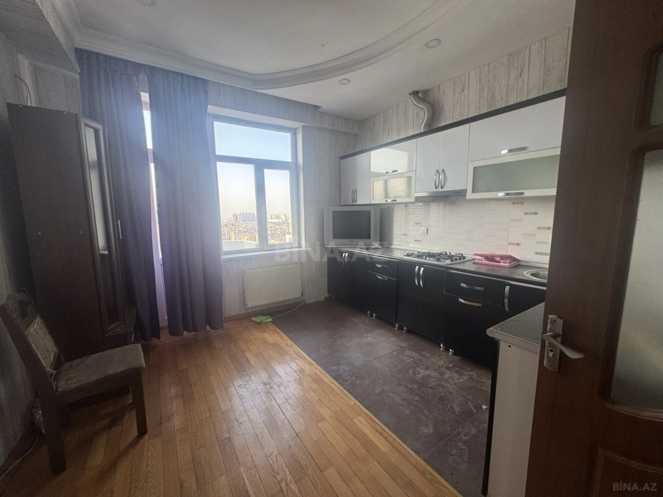 Satılır 2 otaqlı mənzil 104 m²