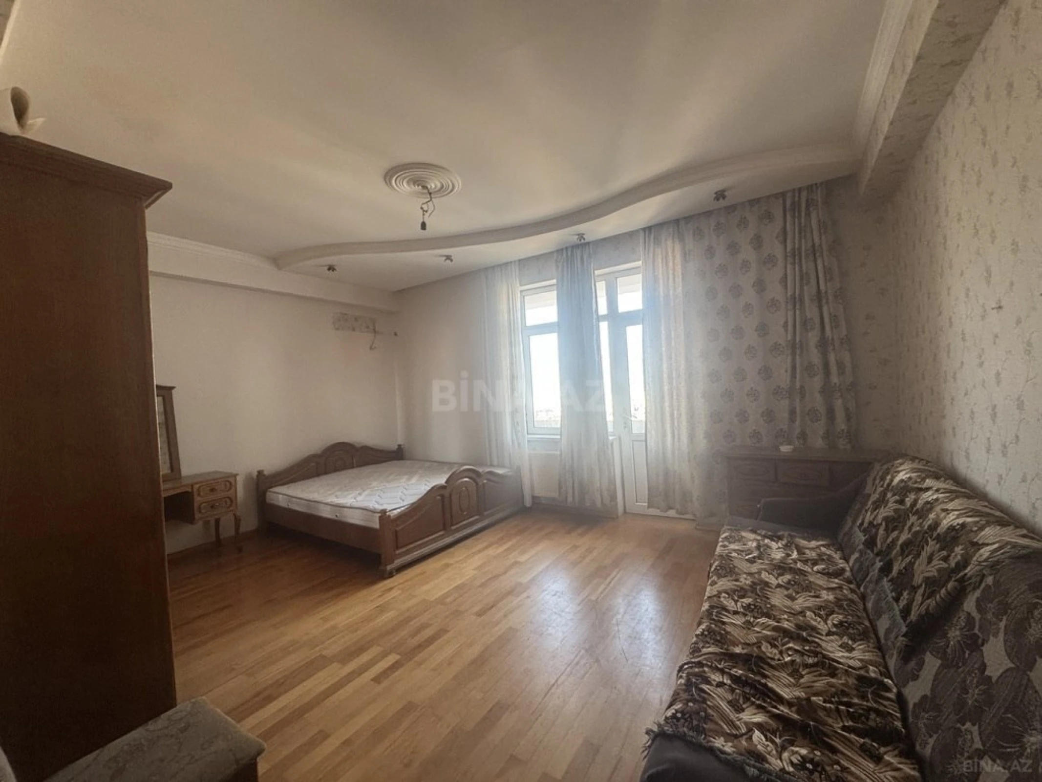 Satılır 2 otaqlı mənzil 104 m²