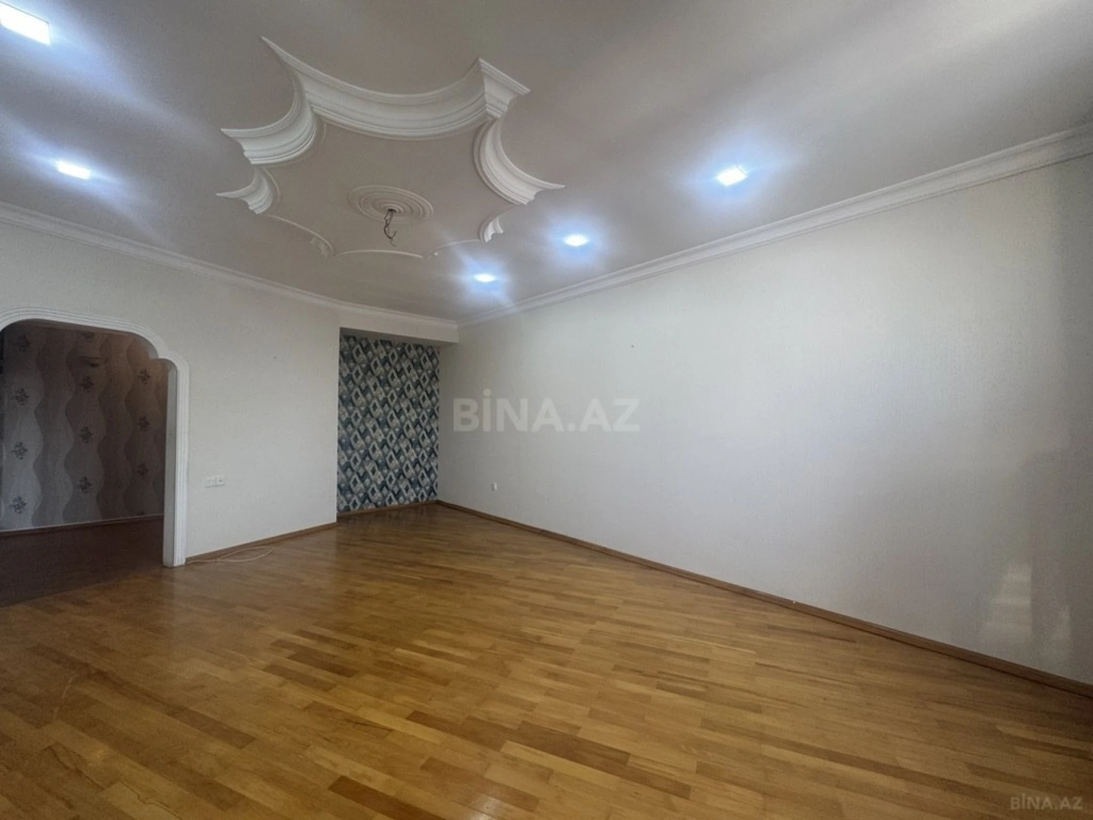 Satılır 2 otaqlı mənzil 104 m²