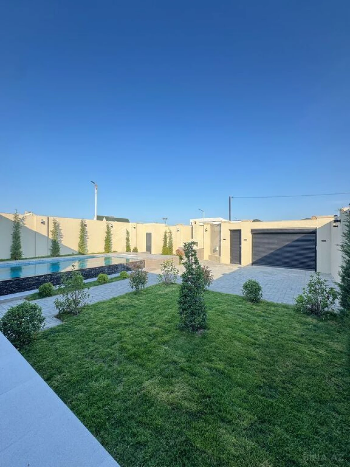 Satılır 4 otaqlı həyət evi 200 m²