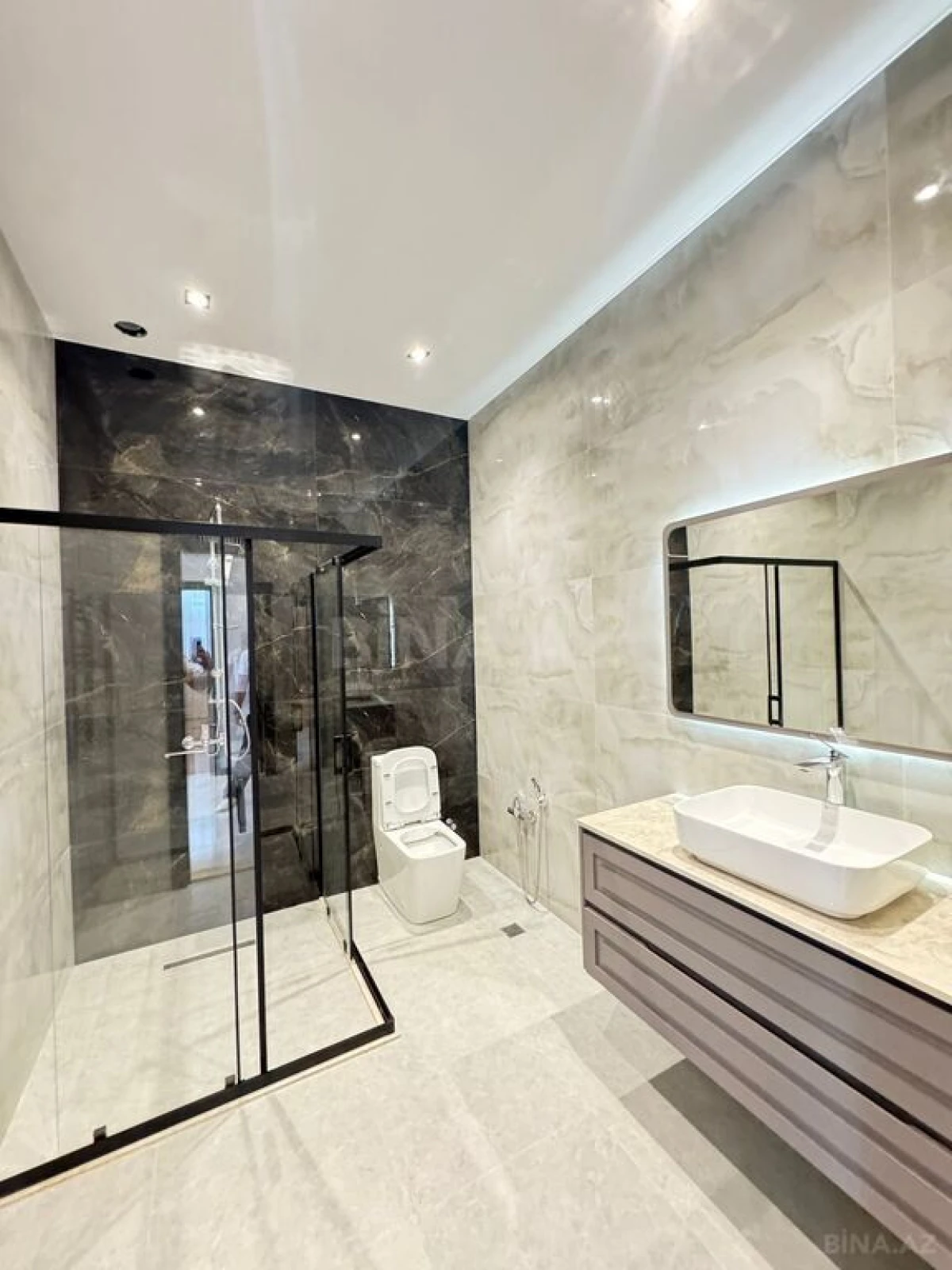 Satılır 4 otaqlı həyət evi 200 m²