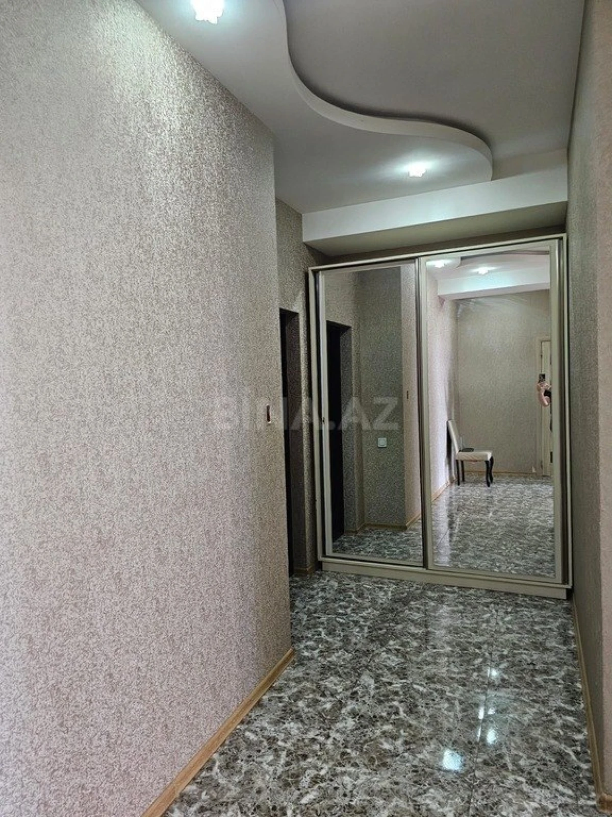Kirayə verilir 2 otaqlı mənzil 100 m²