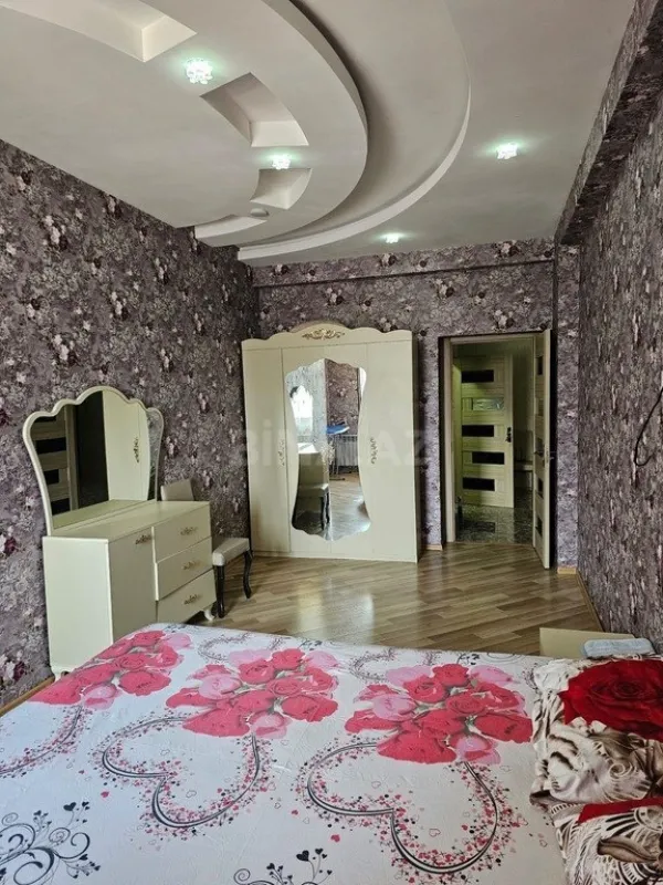 Kirayə verilir 2 otaqlı mənzil 100 m²