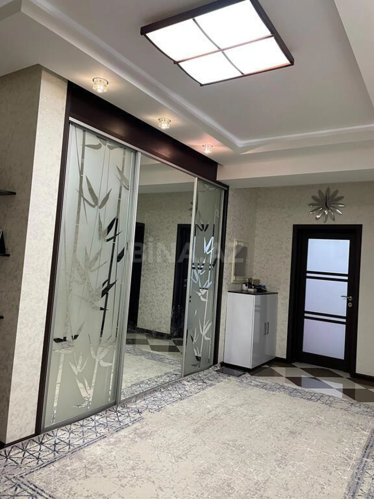 Satılır 3 otaqlı mənzil 120.6 m²