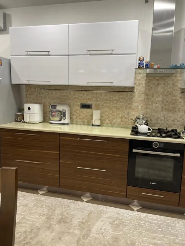 Satılır 3 otaqlı mənzil 120.6 m²