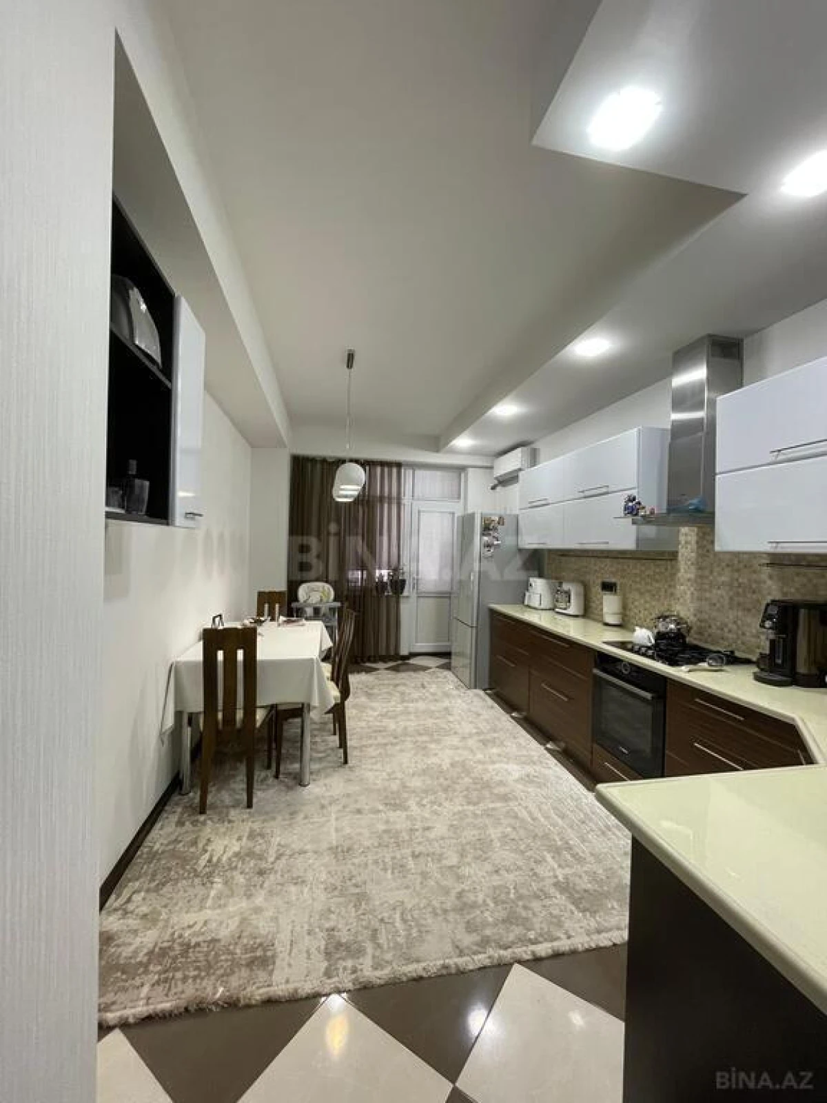 Satılır 3 otaqlı mənzil 120.6 m²