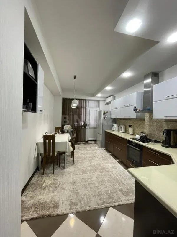 Satılır 3 otaqlı mənzil 120.6 m²