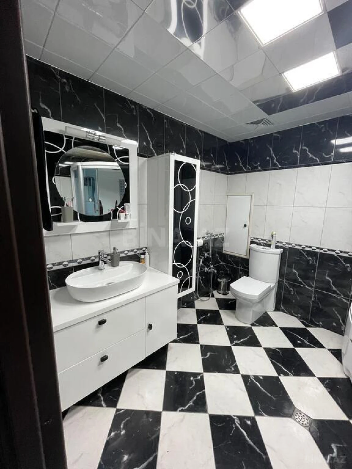 Satılır 3 otaqlı mənzil 120.6 m²