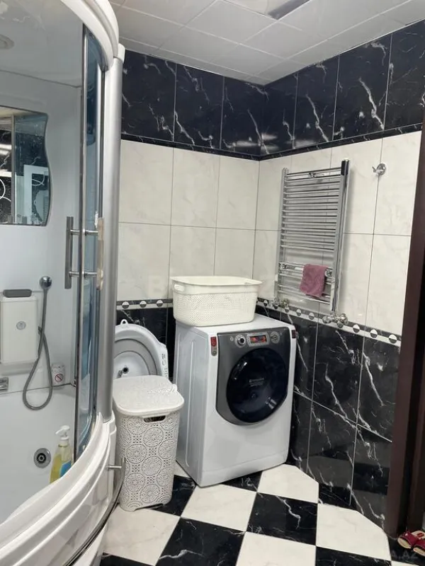 Satılır 3 otaqlı mənzil 120.6 m²
