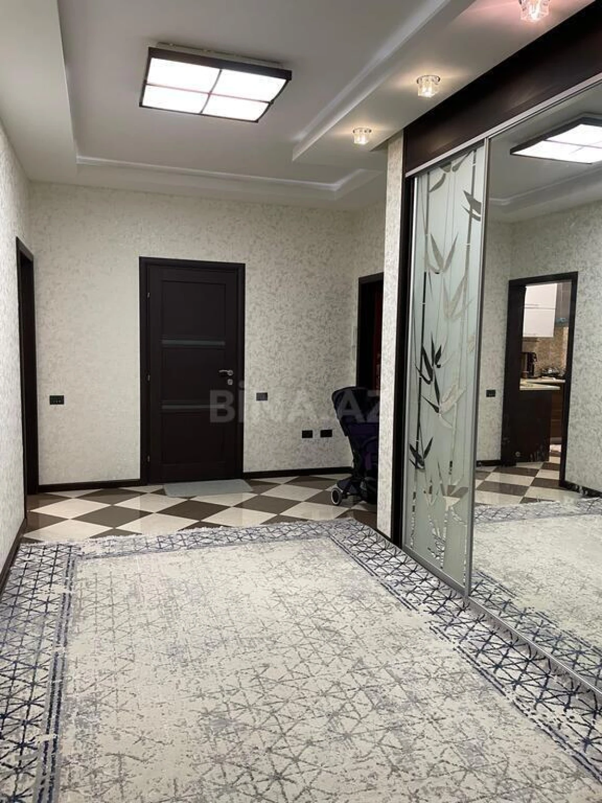 Satılır 3 otaqlı mənzil 120.6 m²