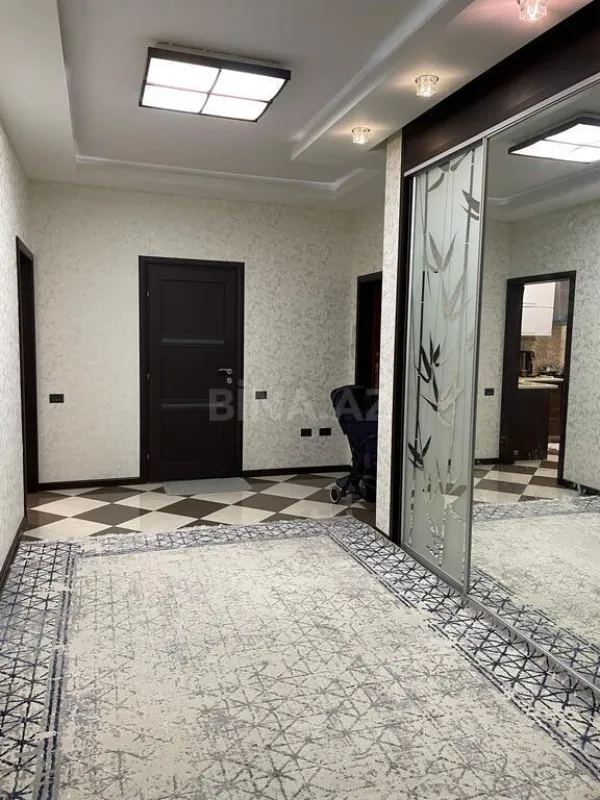 Satılır 3 otaqlı mənzil 120.6 m²