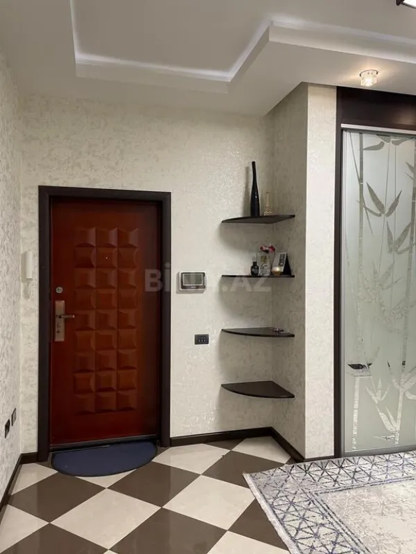 Satılır 3 otaqlı mənzil 120.6 m²