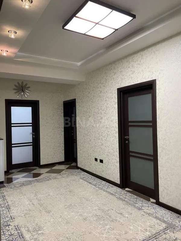 Satılır 3 otaqlı mənzil 120.6 m²