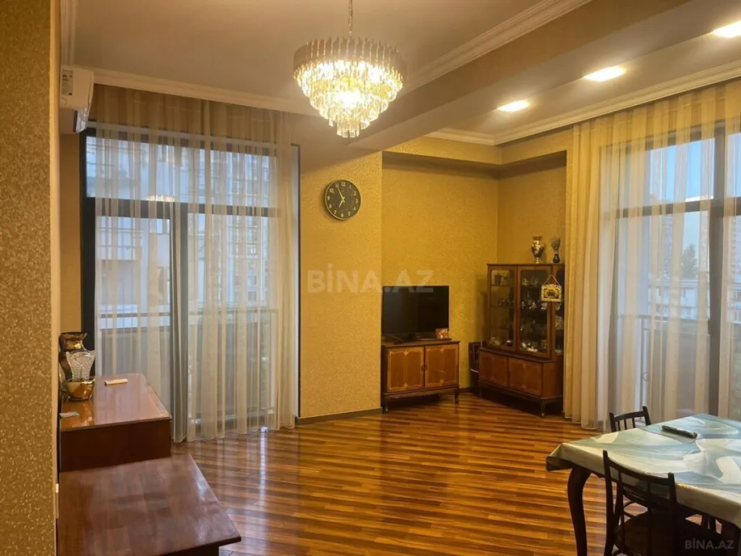 Satılır 3 otaqlı mənzil 125 m²