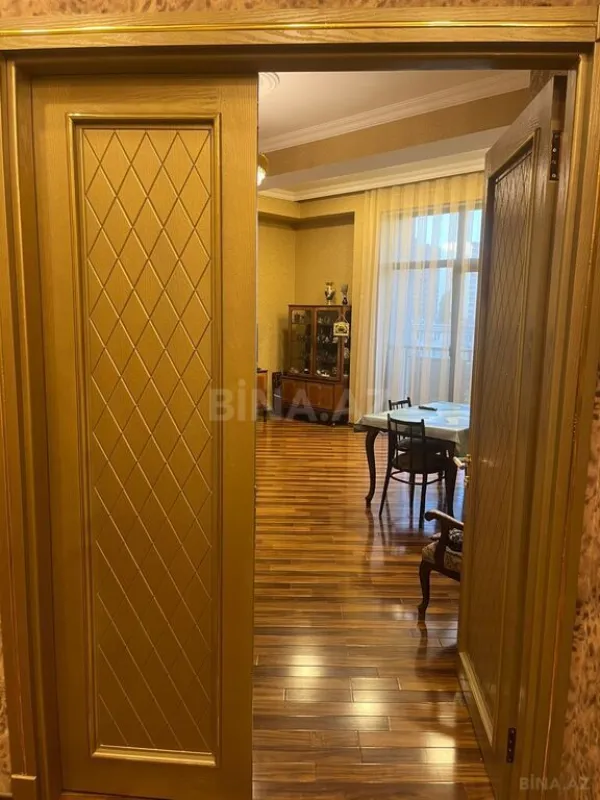 Satılır 3 otaqlı mənzil 125 m²