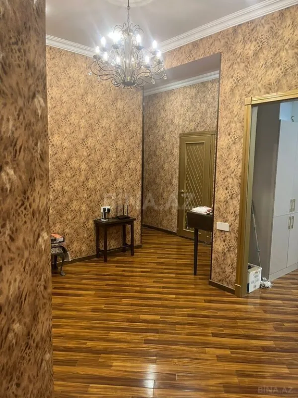 Satılır 3 otaqlı mənzil 125 m²