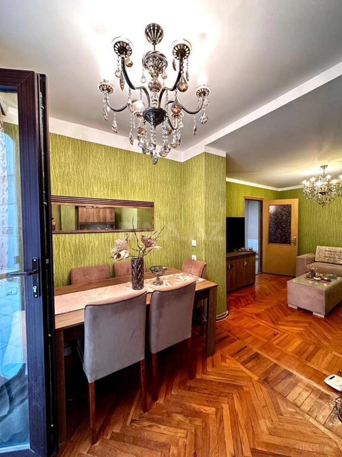 Satılır 2 otaqlı mənzil 116 m²