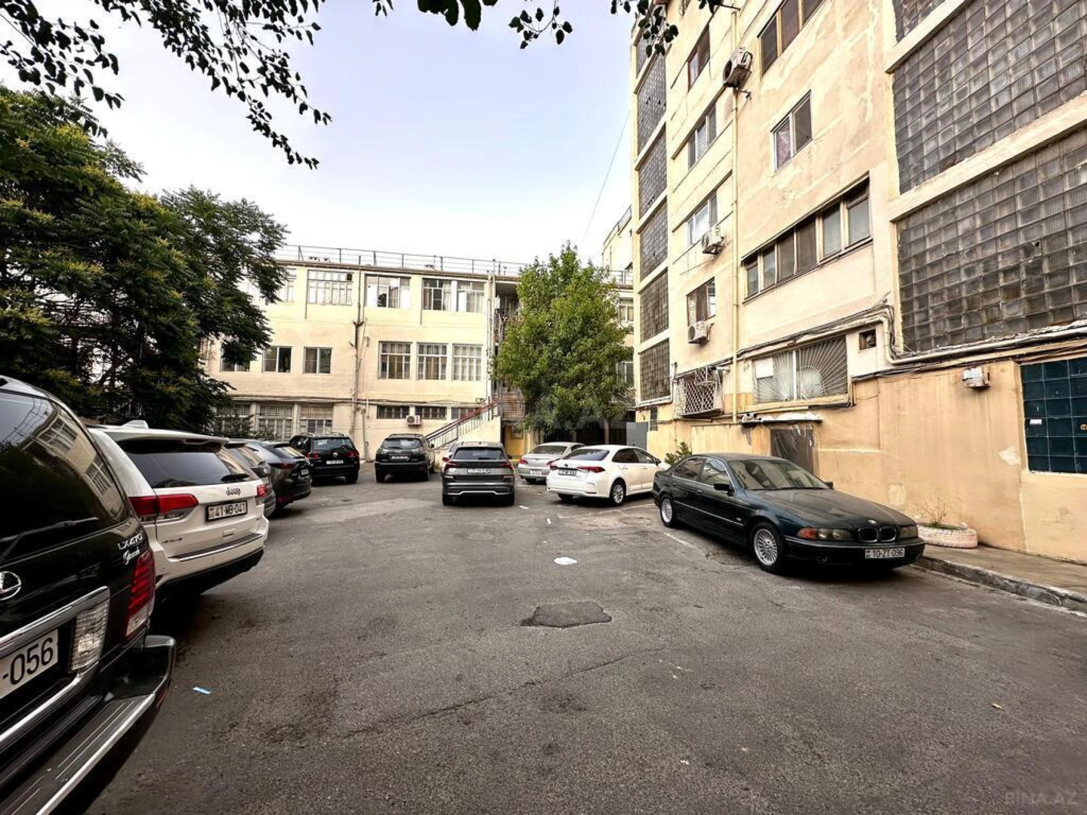 Satılır 2 otaqlı mənzil 116 m²