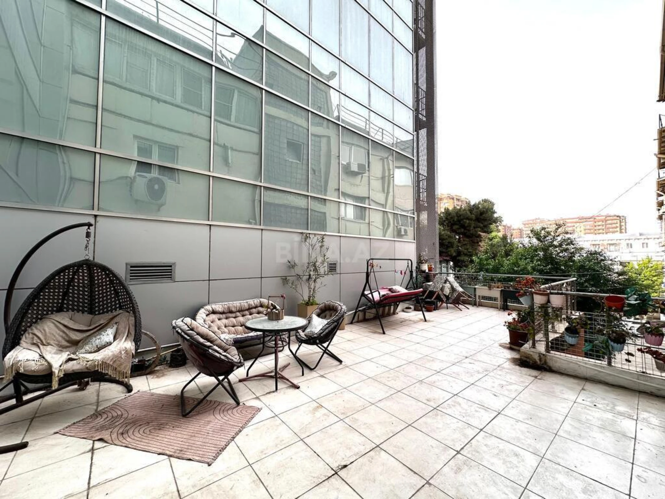 Satılır 2 otaqlı mənzil 116 m²