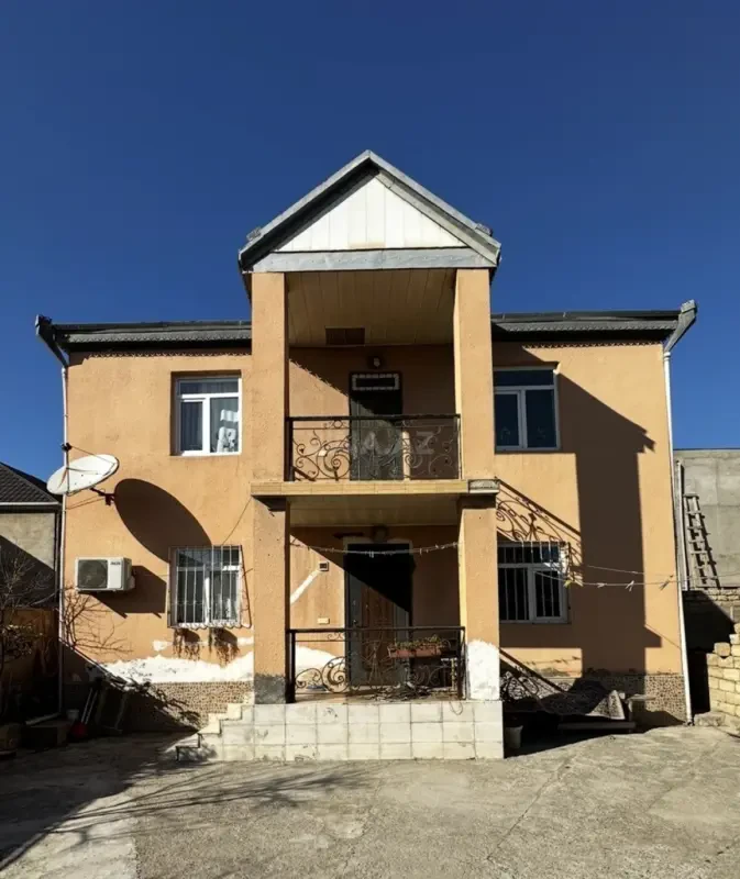 Satılır 5 otaqlı həyət evi 220 m²