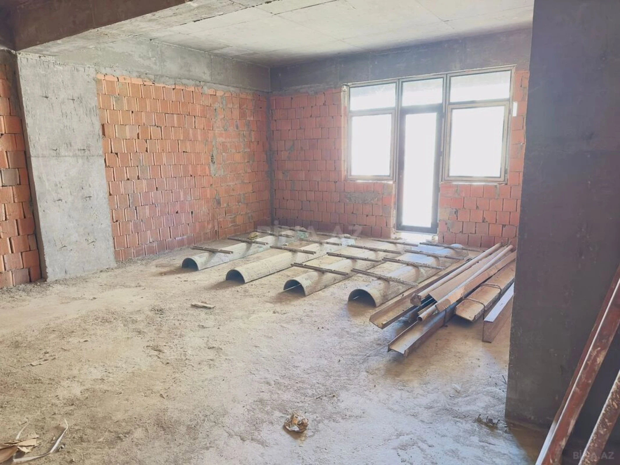 Satılır 3 otaqlı mənzil 145.8 m²