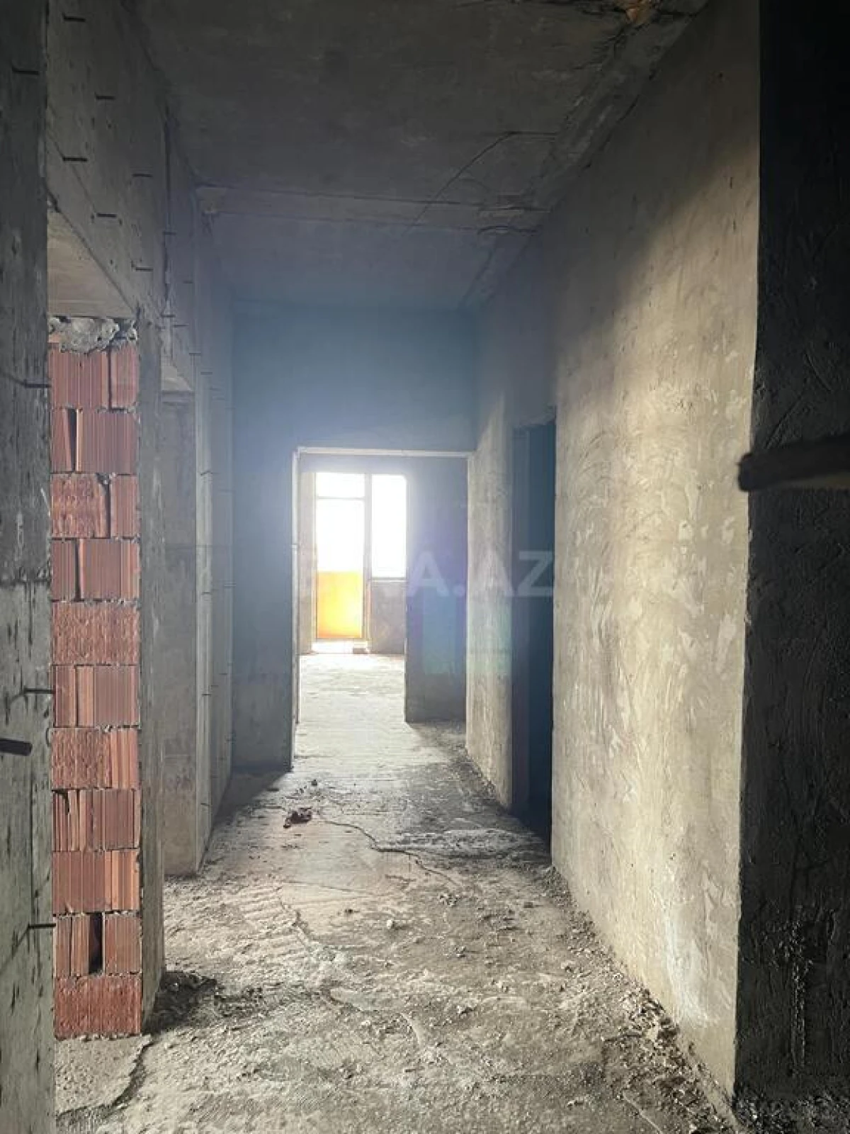 Satılır 4 otaqlı mənzil 184 m²