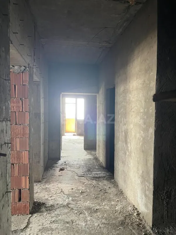 Satılır 4 otaqlı mənzil 184 m²