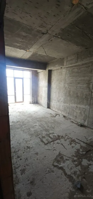 Satılır 4 otaqlı mənzil 184 m²