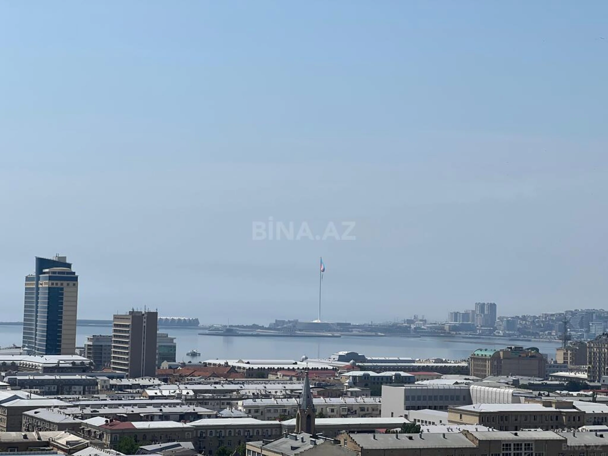 Satılır 4 otaqlı mənzil 184 m²