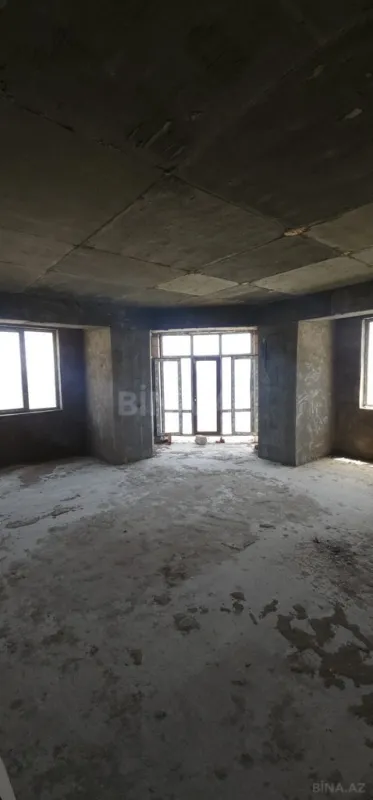 Satılır 4 otaqlı mənzil 184 m²