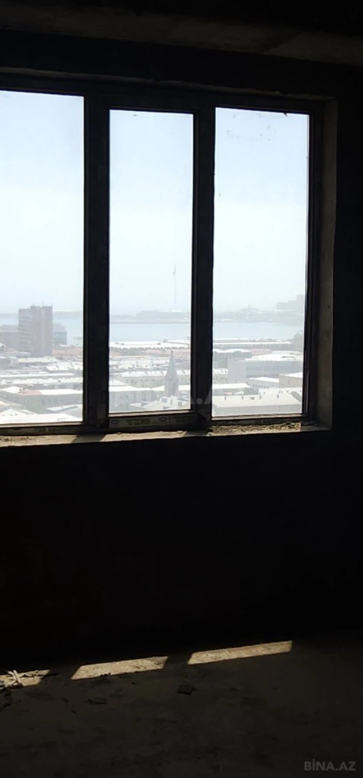 Satılır 4 otaqlı mənzil 184 m²