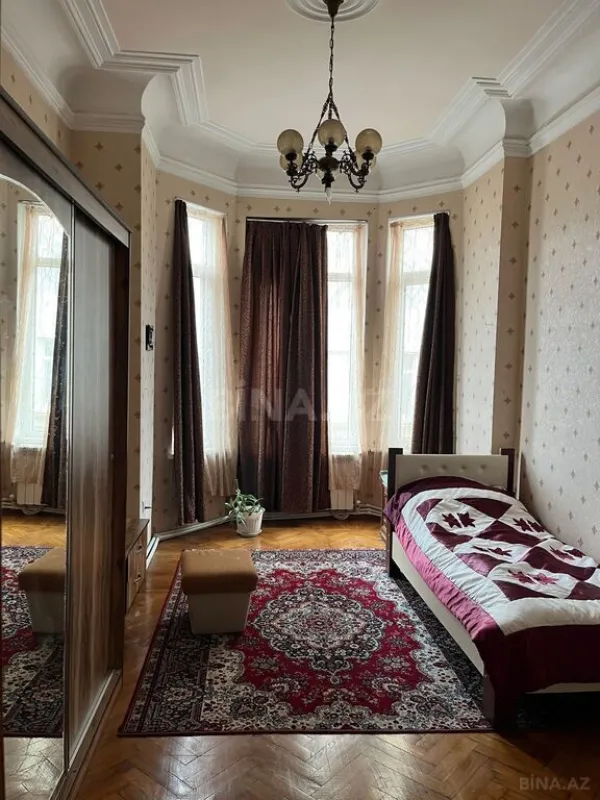 Satılır 5 otaqlı mənzil 170 m²