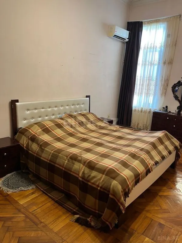 Satılır 5 otaqlı mənzil 170 m²