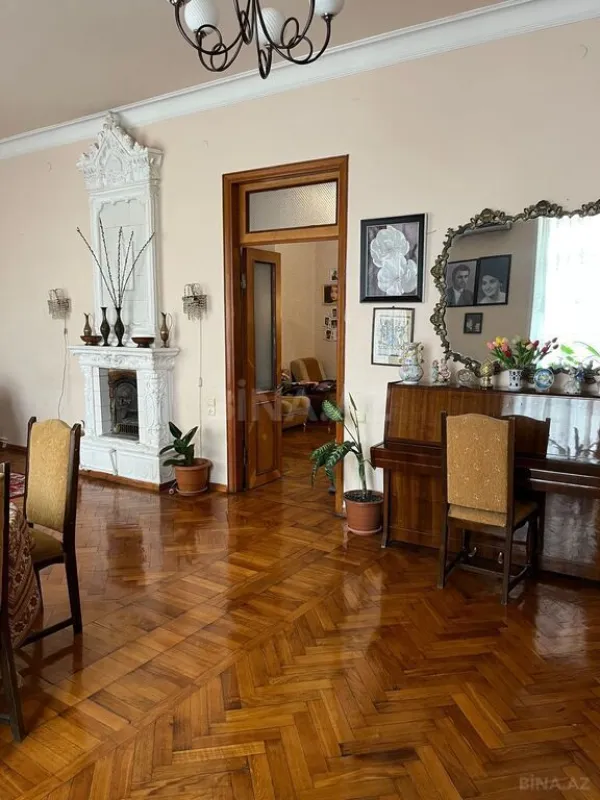 Satılır 5 otaqlı mənzil 170 m²