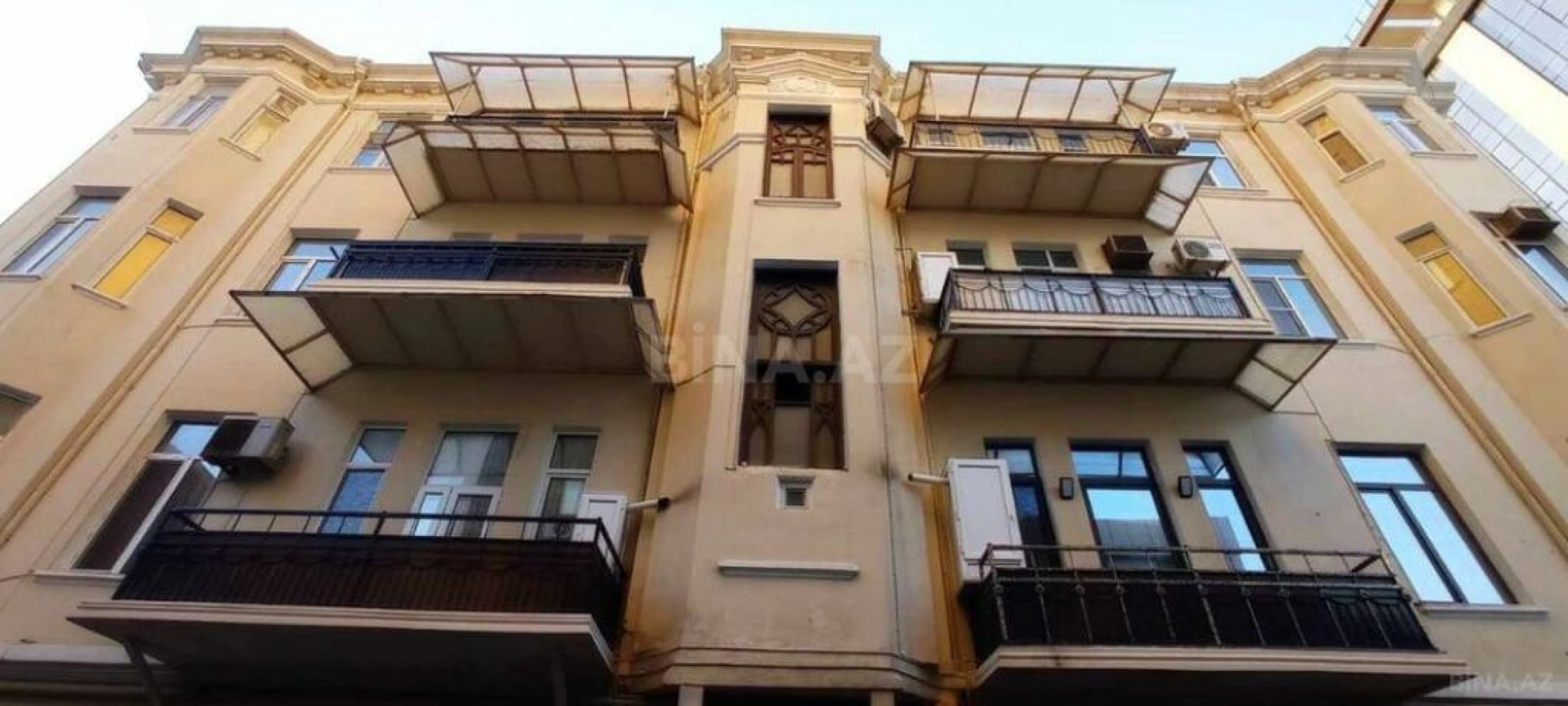 Satılır 5 otaqlı mənzil 170 m²