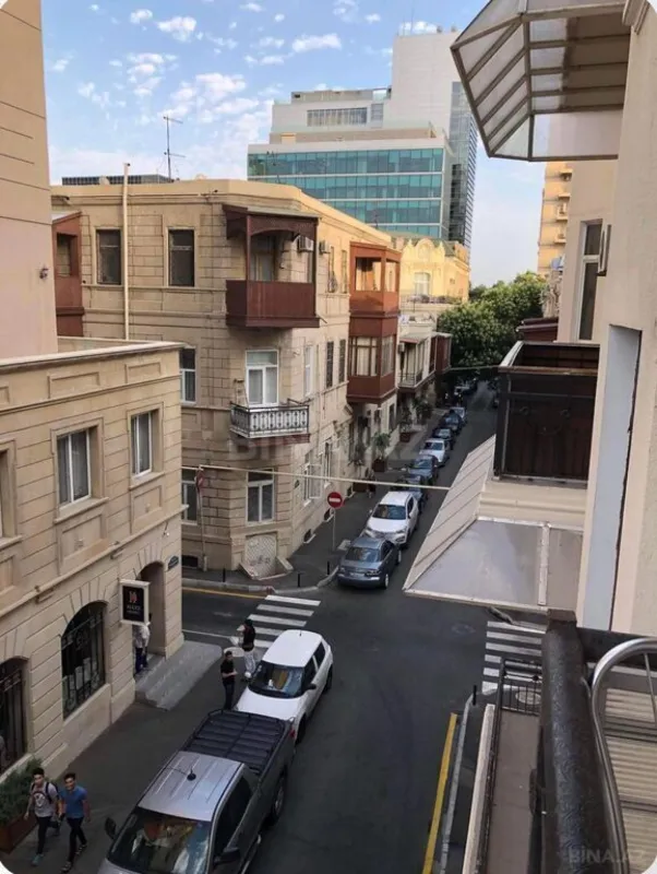 Satılır 5 otaqlı mənzil 170 m²