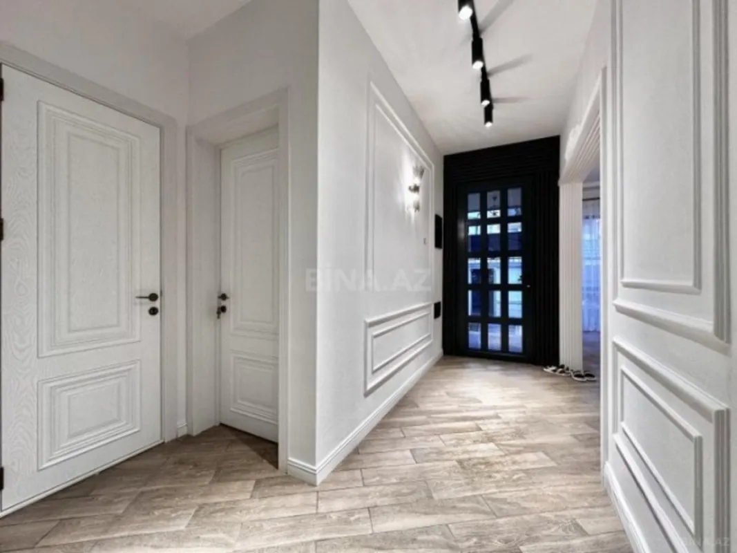 Satılır 5 otaqlı həyət evi 400 m²