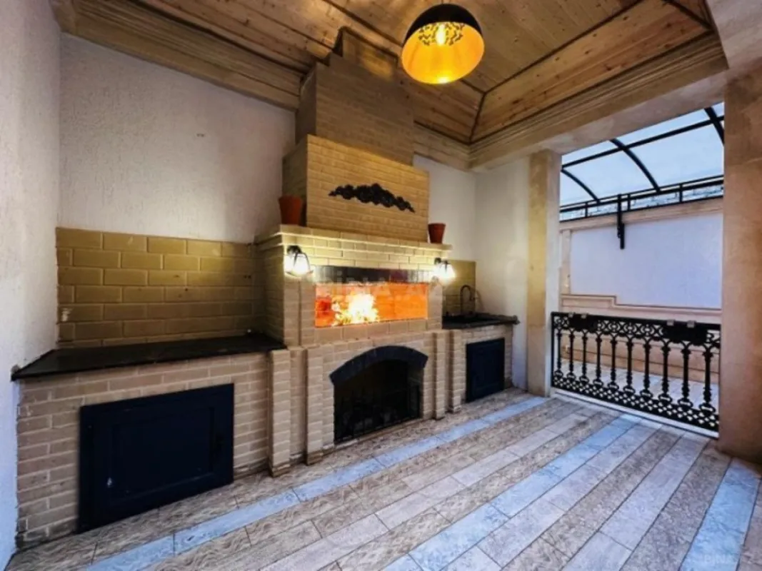 Satılır 5 otaqlı həyət evi 400 m²