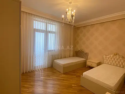 Kirayə verilir 3 otaqlı mənzil 180 m²