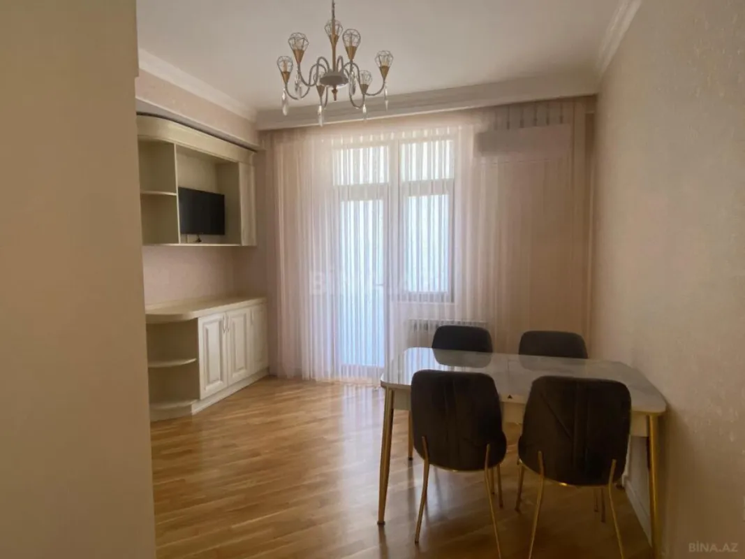Kirayə verilir 3 otaqlı mənzil 180 m²