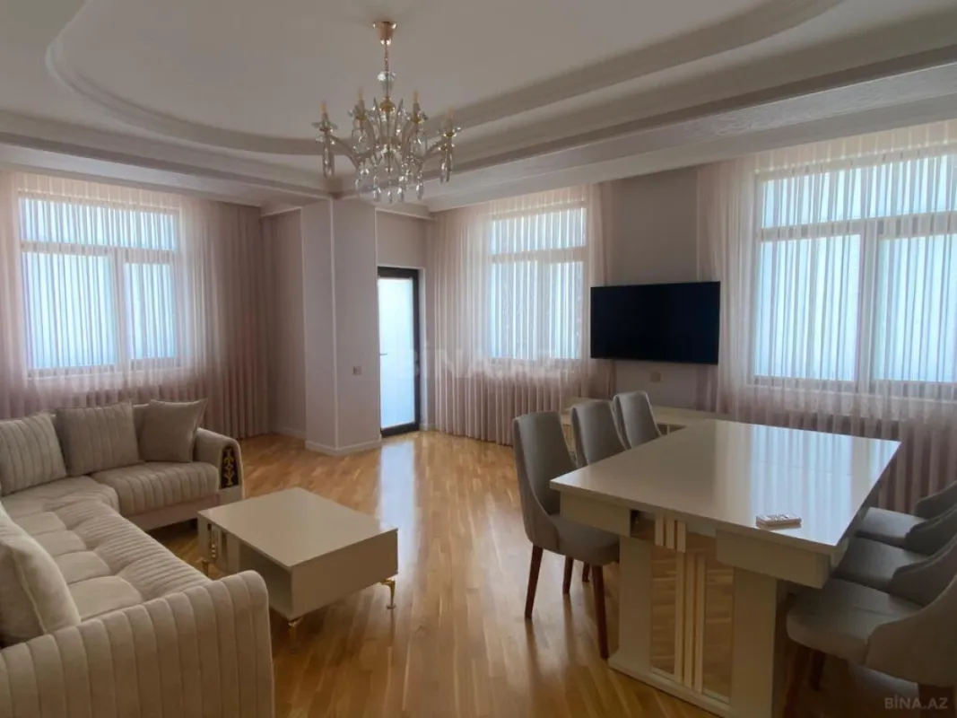 Kirayə verilir 3 otaqlı mənzil 180 m²