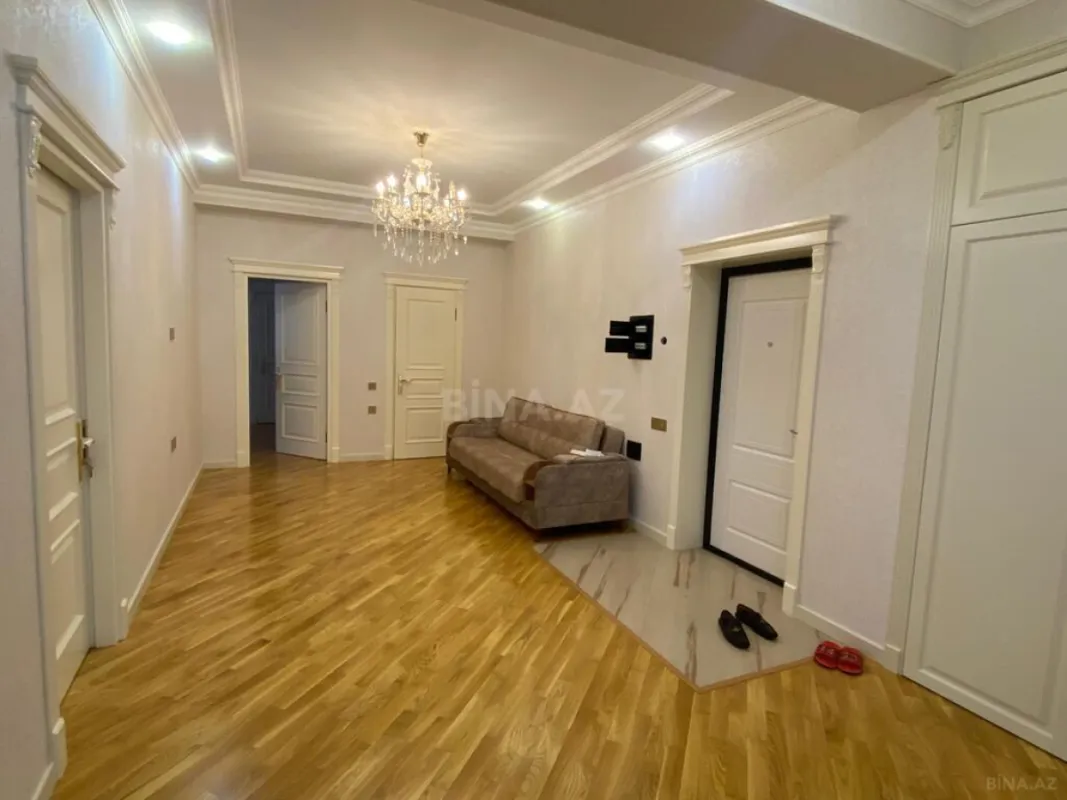 Kirayə verilir 3 otaqlı mənzil 180 m²