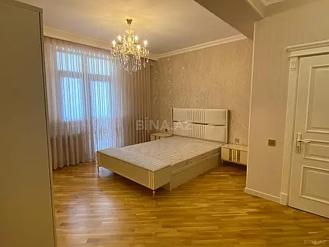 Kirayə verilir 3 otaqlı mənzil 180 m²