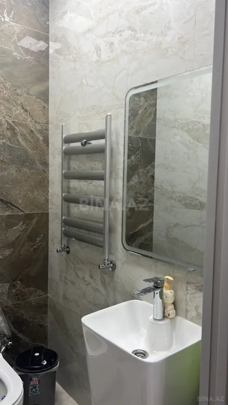 Kirayə verilir 2 otaqlı mənzil 104 m²